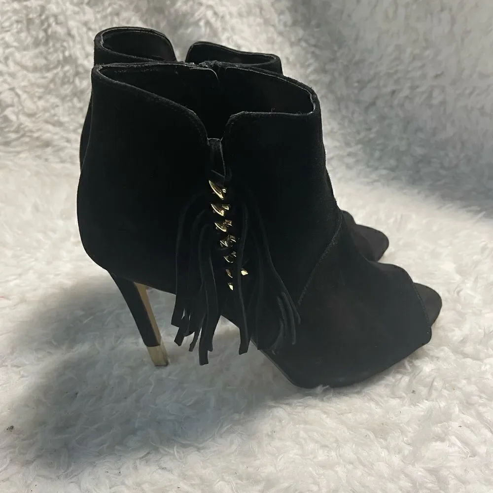 Guess Aziz black suede fringe ankle boots peep toe gold tone accent SZ9.5